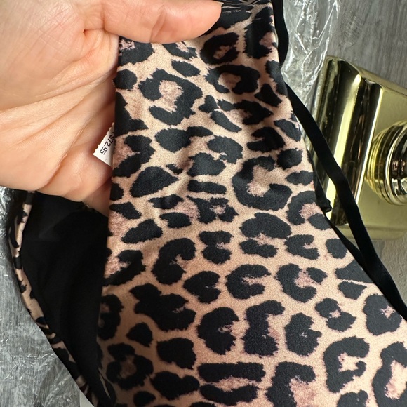 Victoria's Secret Black and Tan Bra with Animal Print - Picture 7 of 9